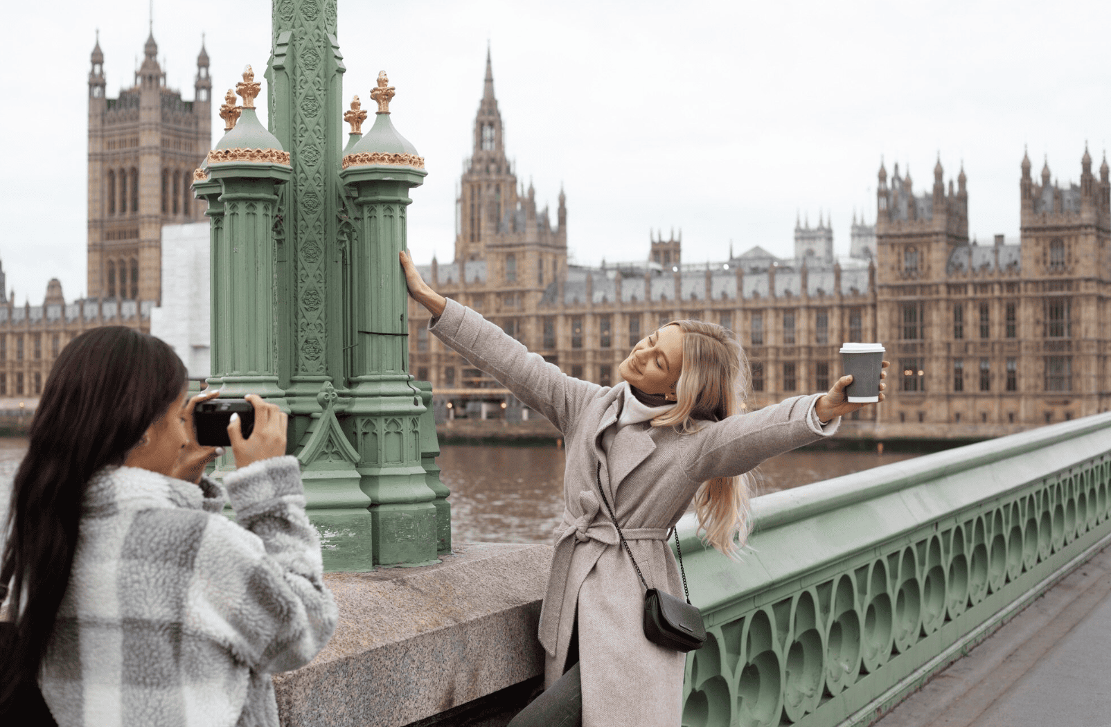 Estudiantes ingleses paseando por la ciudad